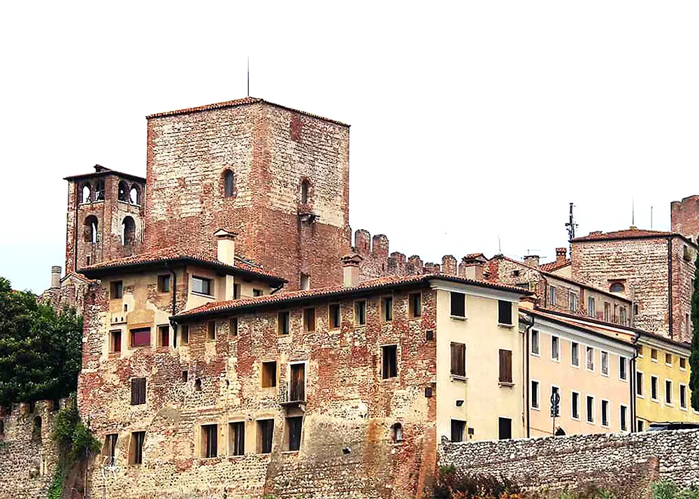 Castle Of Ezzelini And Cinta Muraria - Surroundings Galleria 45